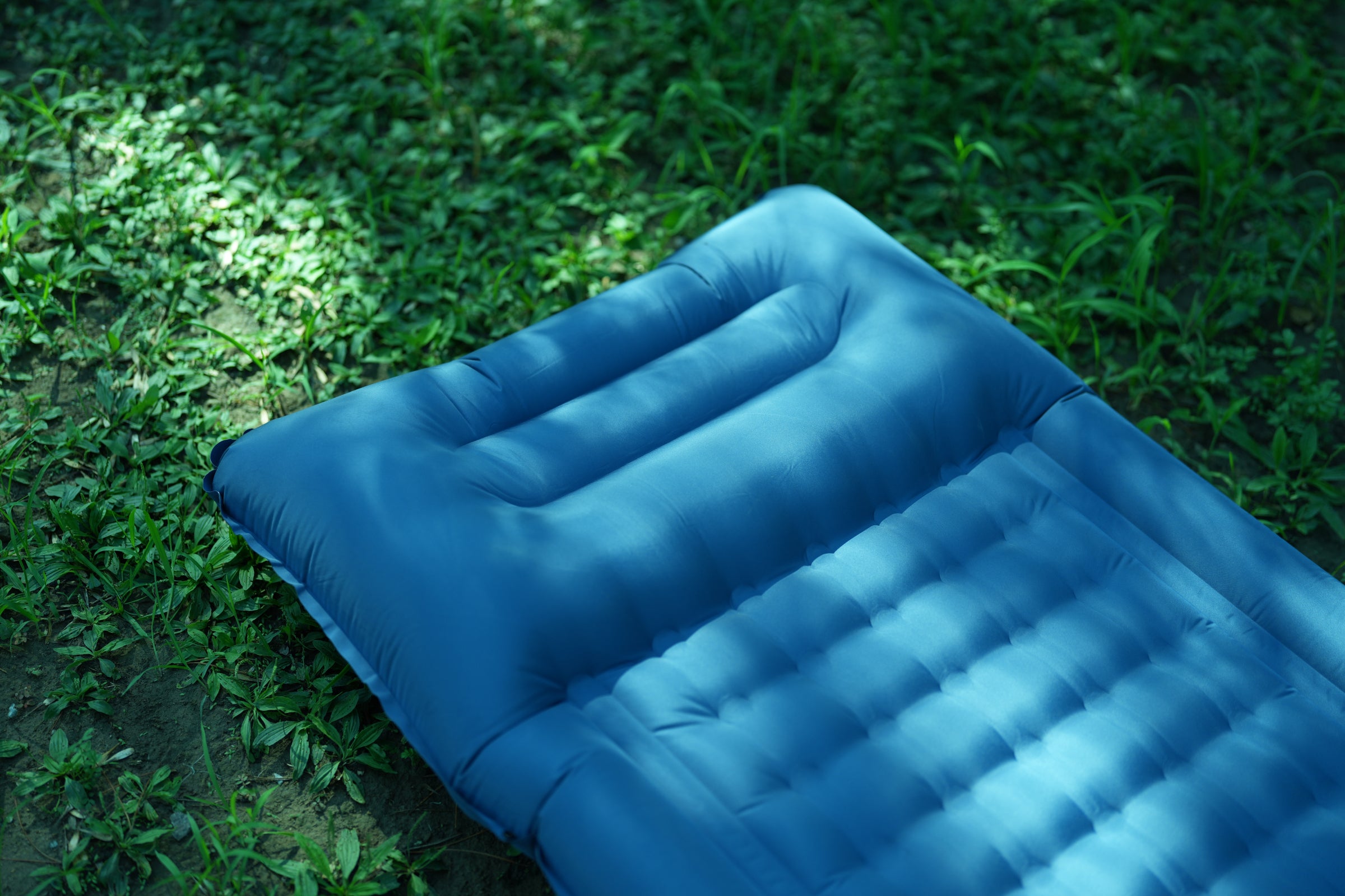 KingCamp DELUXE 12 Air Mattress with Built-in Foot Pump